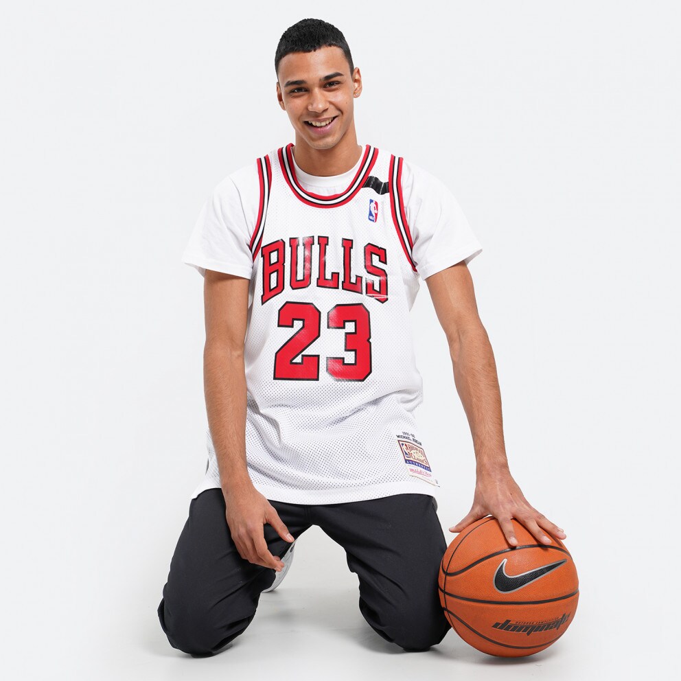 Mitchell & Ness Michael Jordan Chicago Bulls 1991-92 Authentic Jersey