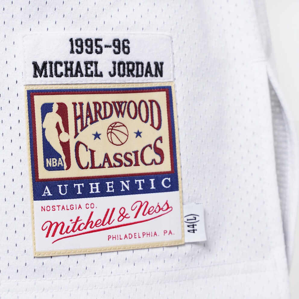 Mitchell & Ness Authentic Chicago Bulls Michael Jordan 1995-96 Jersey