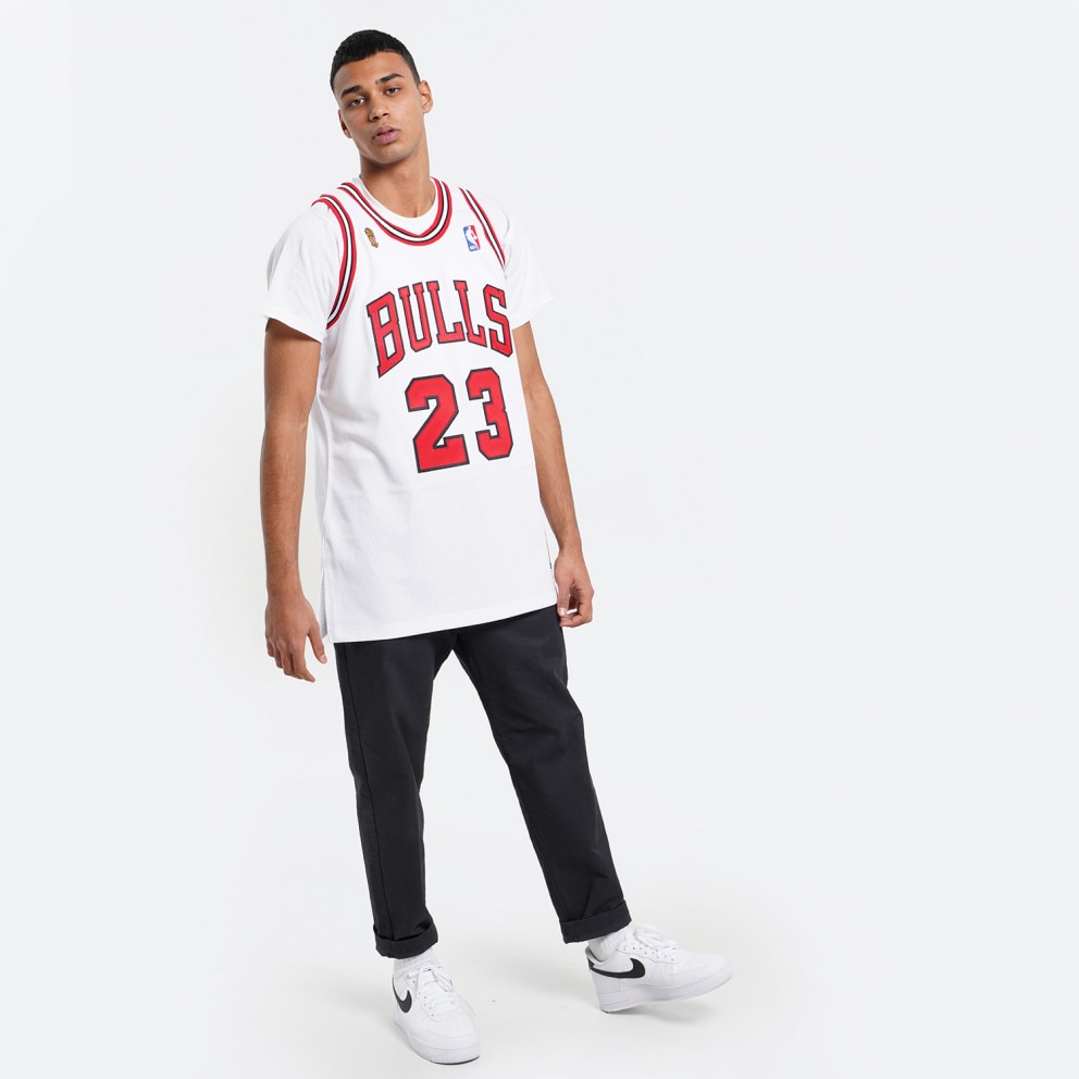 Mitchell & Ness Authentic Chicago Bulls Michael Jordan 1995-96 Jersey