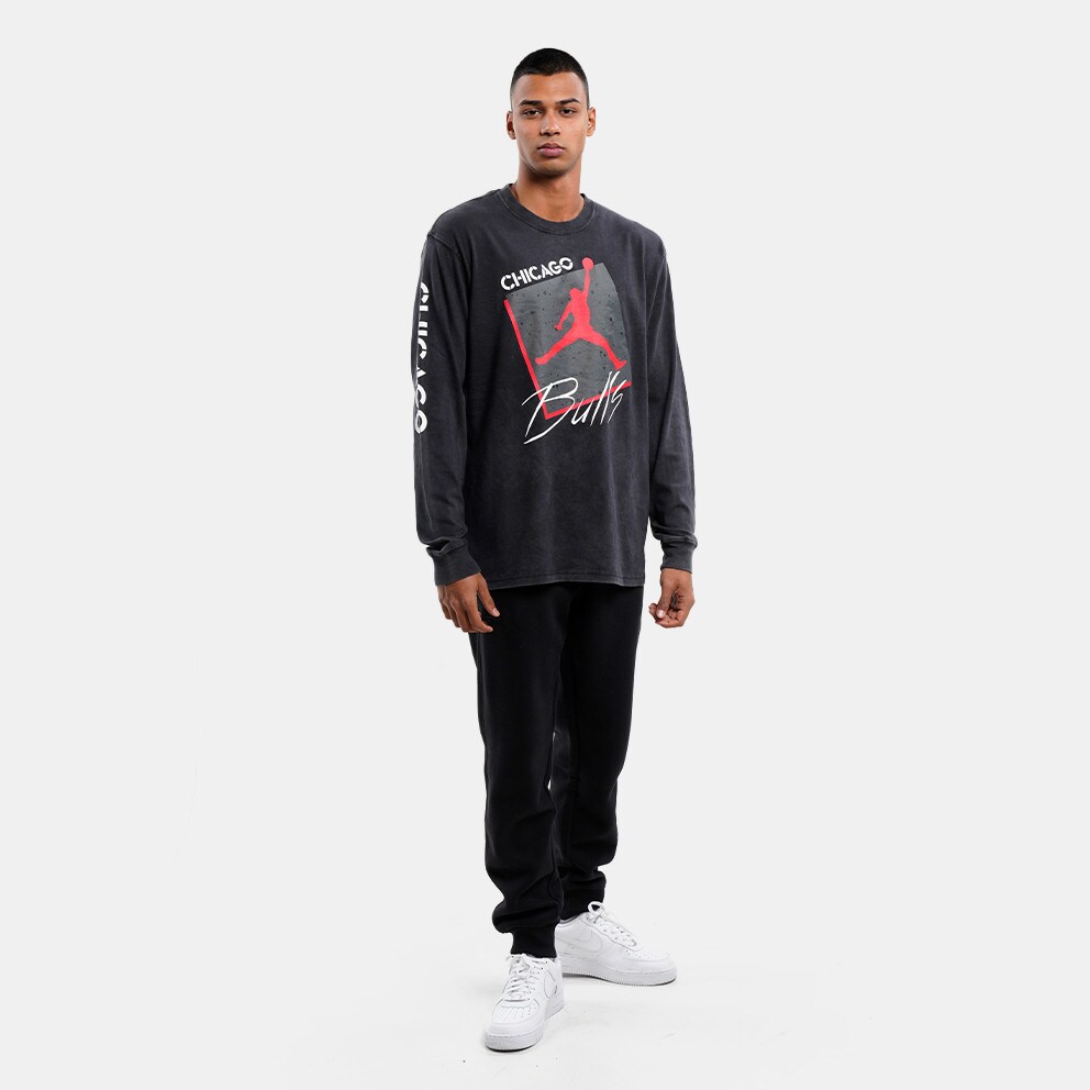 Jordan Bulls Courtside Statement Edition  Men's Long Sleeve T-Shirt