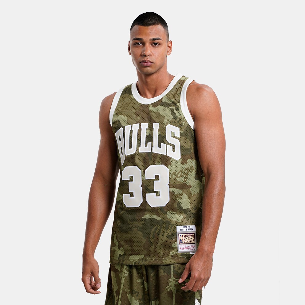 Chicago Bulls NBA 1997 Ghost Green Camo Swingman Short By Mitchell & Ness -  Mens