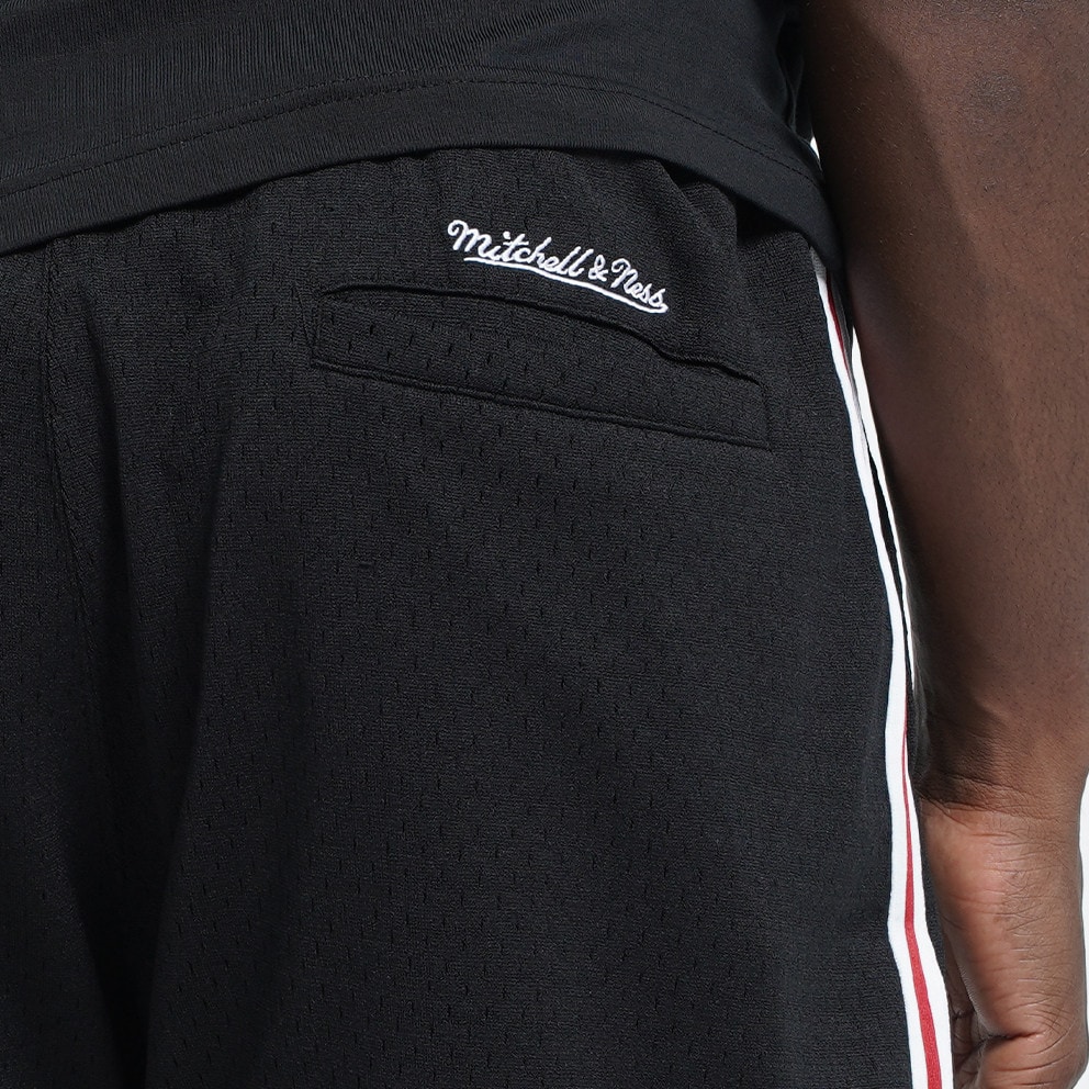 Mitchell & Ness Nba Logo Over Game Day Shorts Bull