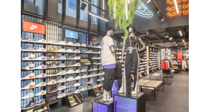 Sneaker10 Volos, Dimitriados 167 & Ergatikou Kentrou str. Sneakers Store